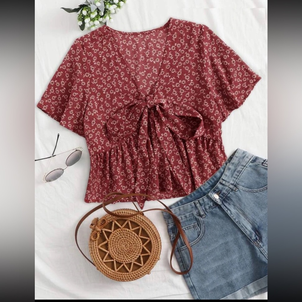 SHEIN Holidaya Ditsy Floral Tie Front Peplum Blouse